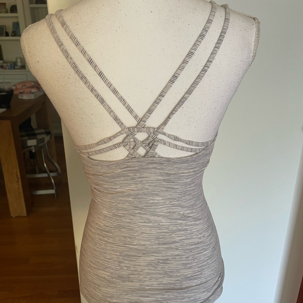 Lululemon - Picture 5 of 8